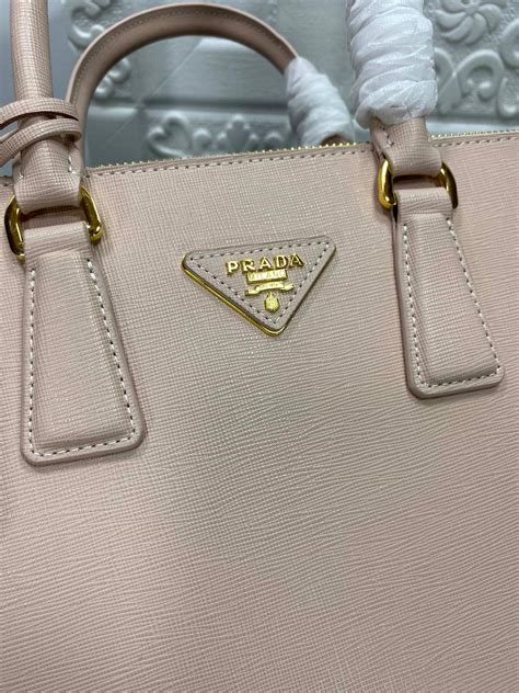 buy low cost prada hand bags